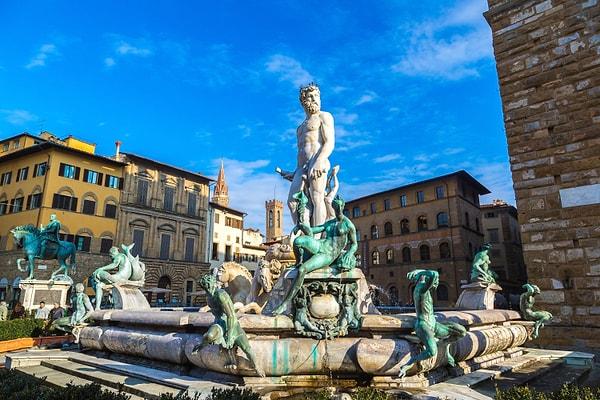 7. Piazza della Signoria ve Neptün Çeşmesi