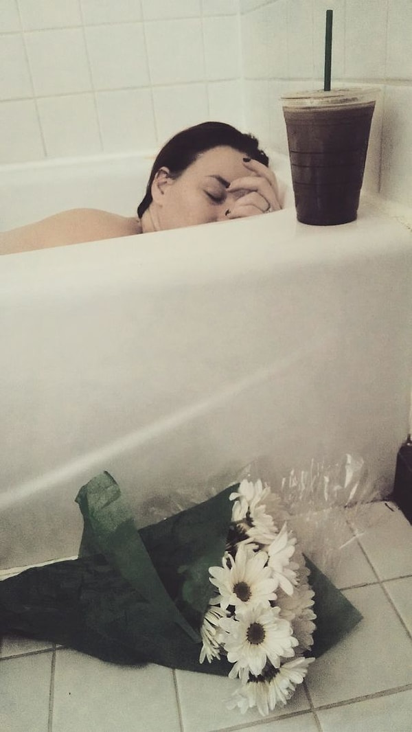 12. Инструкция о том, как порадовать жену "в эти дни":