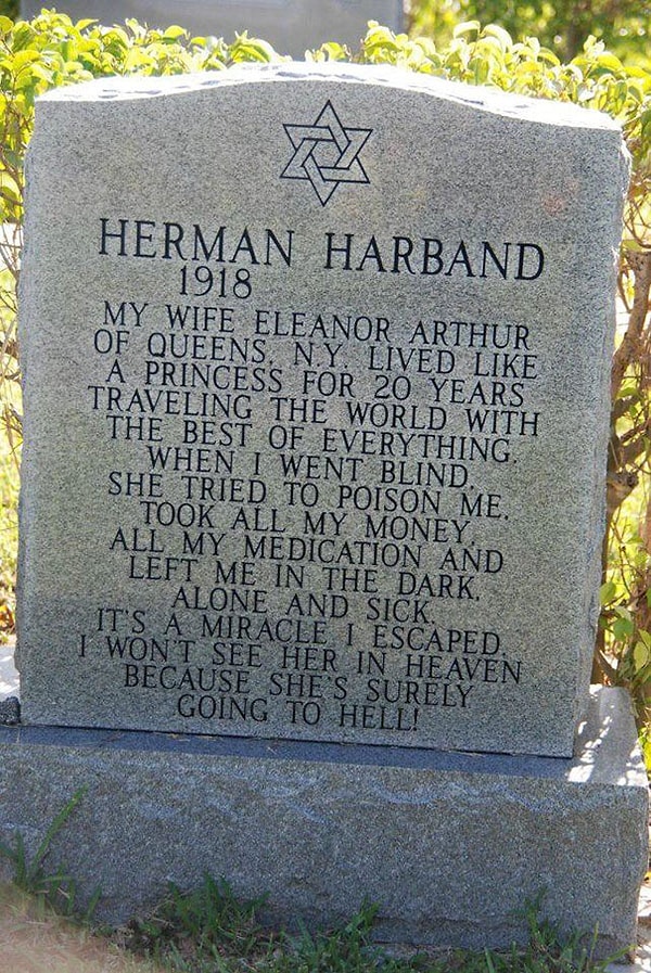 46. «Моя жена Элеонора жила в роскоши, как принцесса, на протяжении 20 лет, объездила весь мир. Когда я ослеп, она пыталась меня отравить, забрала все деньги и лекарства, оставив меня одного в кромешной тьме. Это чудо,что мне удалось избавиться от нее. Мы не увидемся с ней в раю, потому что она совершенно точно отправится в ад!»