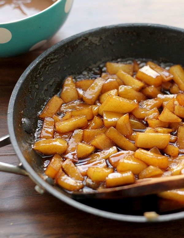 9. Пиво и яблоки с корицей