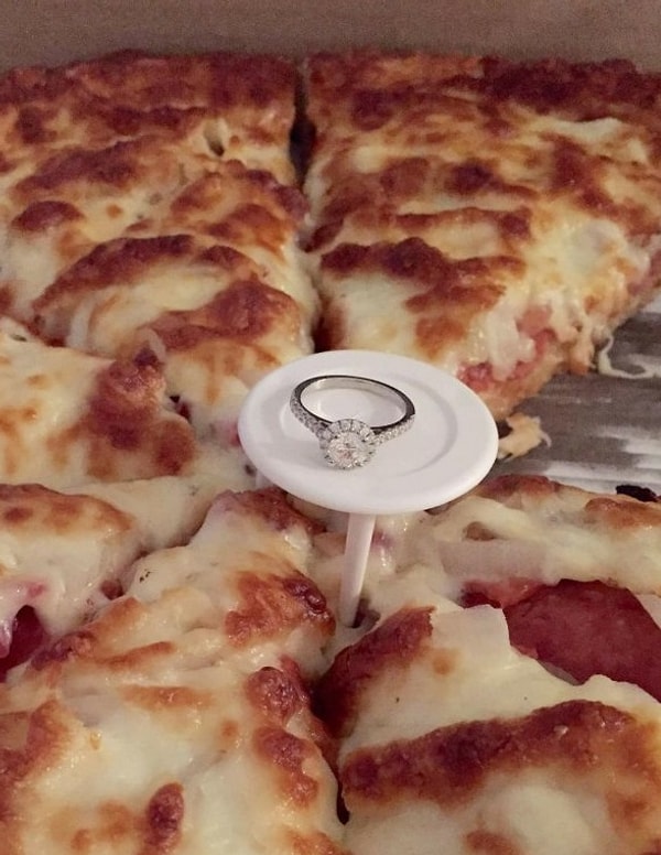 1. Надо же, даже на подставочку положил — заморочился