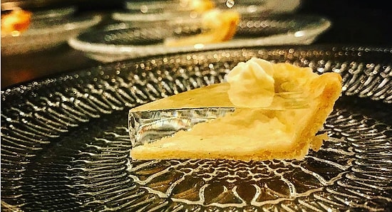 А вы бы стали такое есть? Чикагский шеф-повар создал прозрачный пирог