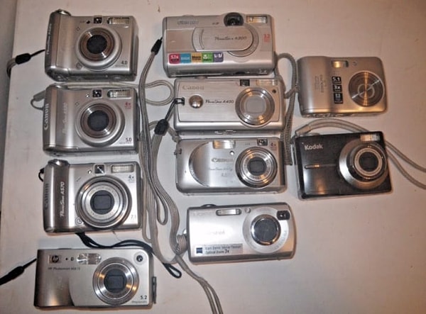 5. Ах да, и еще цифровую камеру! Которую, кстати, нужно было тоже заряжать. И освобождать свободное место на карте памяти...