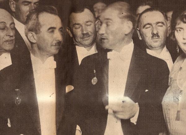 İlk balo, sadece Müslüman erkek ve kadınların katılımıyla 29 Ekim 1925’te, Şengül Hamamı’nın yanındaki Türk Ocağı’nda düzenlendi.