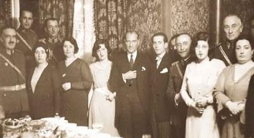 Film Karesi Gibi! İşte Mustafa Kemal Atatürk ile Bir Başka Güzel Olan Cumhuriyet Baloları