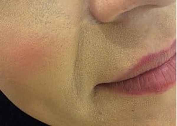 13. Избежать "эффекта маски" после нанесения тональной основы не так уж и просто!