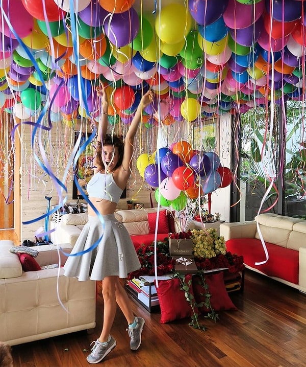 2. История вызвала большую волну критики со стороны общественности, но девушку это нисколько не волнует, и она продолжает постить фото роскошной жизни на своей странице в Инстаграм.