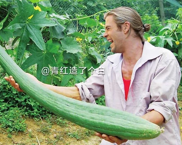 7. "Эй, бро, смотри, какой большой!" - хвастается Крис Хемсворт