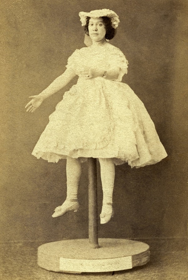 13. Эта женщина решила стать куклой, 1865 год