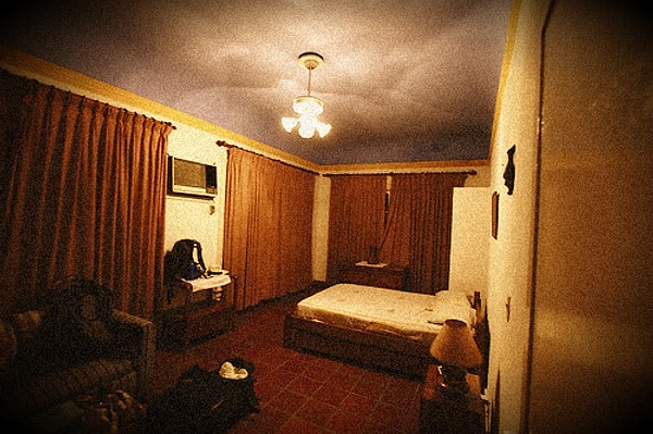 7. Куда бы вы спрятались в такой комнате?