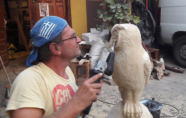 Людям нравится художник, потому что им нравятся его работы!