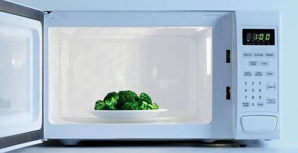 14. Buhar pişirici kullanmadan da brokolinizi pişirebilirsiniz.
