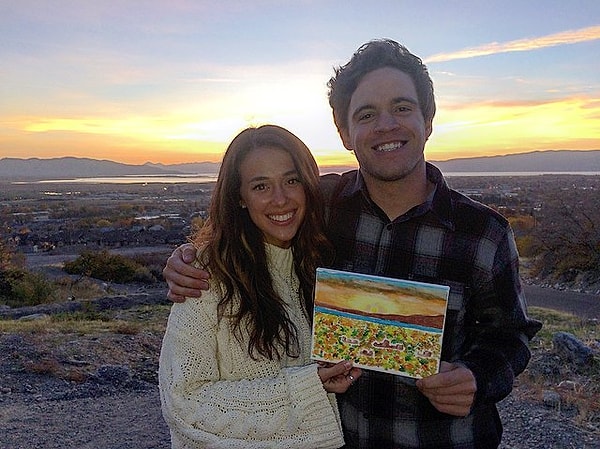 6. Джейк выложил фото со свидания: они с Ханной посмотрели на закат, поели бургеры и поиграли с собакой.