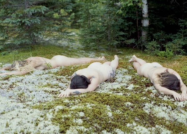 Эмели и Фредерик написали в своем блоге, что надеются, что женщины избавятся от своей неуверенности, увидев реакцию таких же женщин по всему миру.