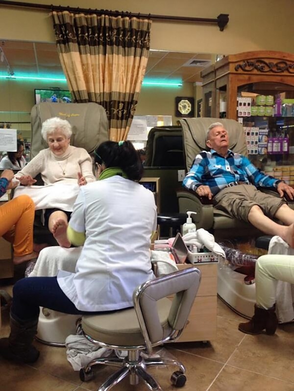 2. А вот эта парочка приводит себя в порядок, тоже вместе!