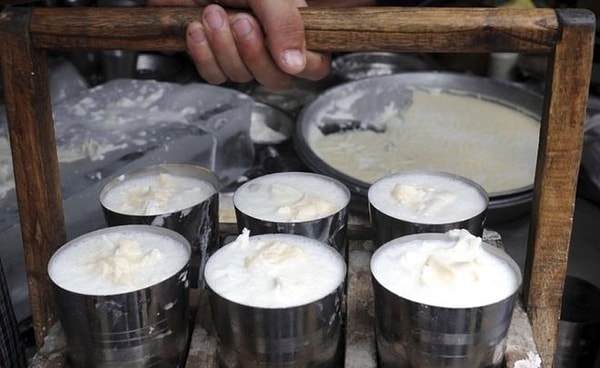 Bibi bunun üzerine bu sütten yoğurt yaptı ve kocasının ailesine ayran ikram etti. 30 civarında kişinin bu ayrandan içtiği belirtiliyor.