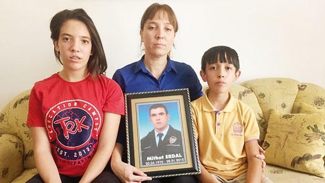 Kazı esnasında kendi beylik tabancasından çıkan kurşunla ölen polis memuru Mithat Erdal’la ilgili son derece ilginç iddialar da bulunuyor. Ayrıntılı bilgi için bakalım: