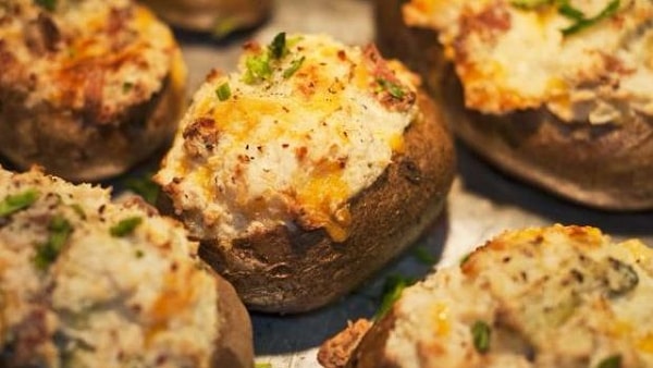 4. Печеная картошка со сметанно-сырной заправкой