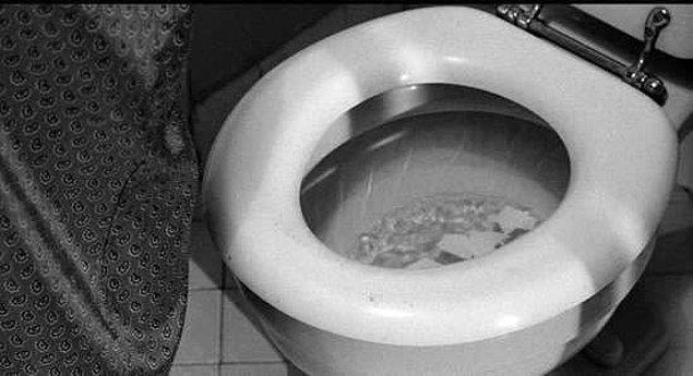 3. 'Sapık', ekranlarda bir tuvaletin gösterildiği ilk filmdir.