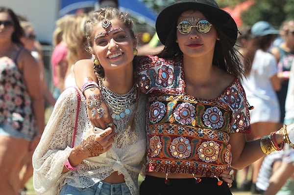 9. Будьте осторожны с чрезмерным нанесением румян, используйте естественные тона.