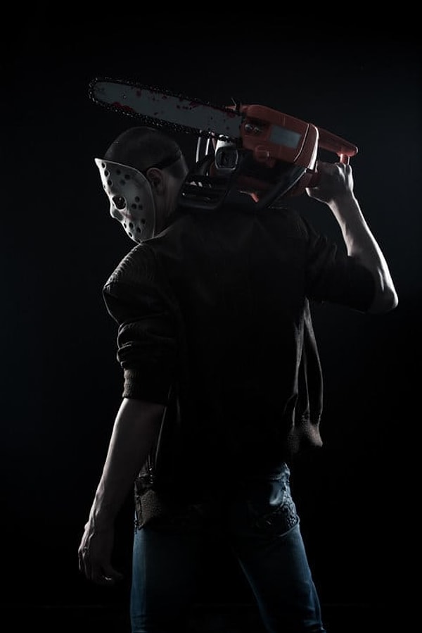 Вас разрубят пополам электрической пилой