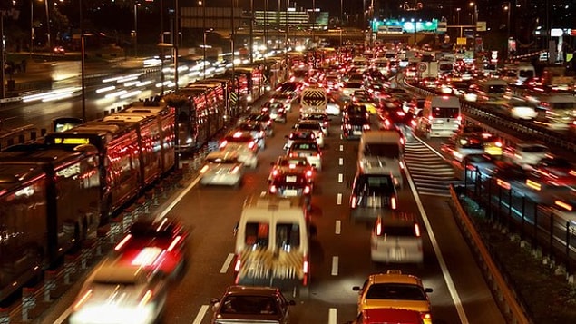 Haliyle ulaşımda toplu taşıma kadar özel araçla seyahat de trafikte çileye dönüşüyor.