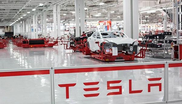 Otomotiv üretim sektöründe ülkemizin oynadığı rolü biliyoruz. Belki Tesla'nın Avrupa'da hayata geçireceği fabrikalardan biri ya da birkaçı ülkemizde kurulur.