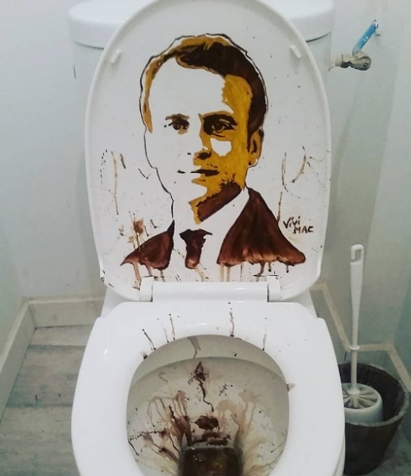 Выглядит более чем странно и неаппетитно. Надеемся, это просто шоколад 😳