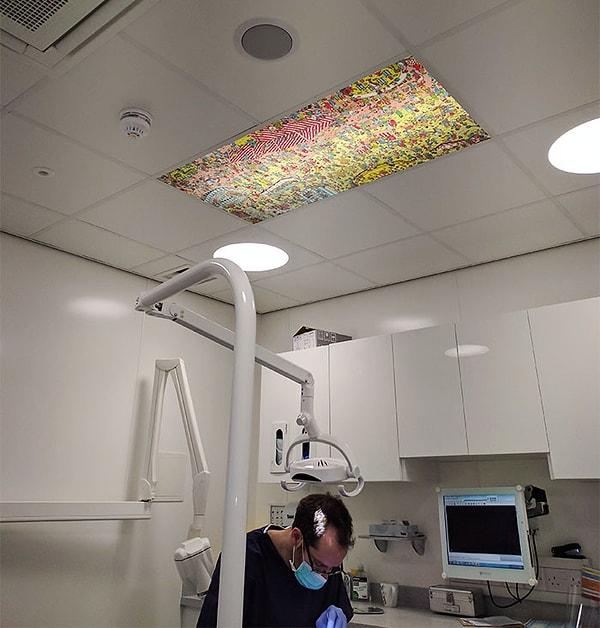 14. "Diş hekimimin tavanında hastaları için resimli bulmaca var."