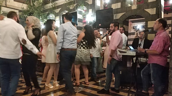 8. Жители Дамаска на вечеринке