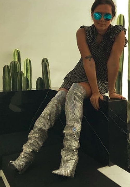 Demet Akalın'ın büyük olay yaratan pahalı YLS çizmeleri bu hafta Kendall Jenner'daydı.