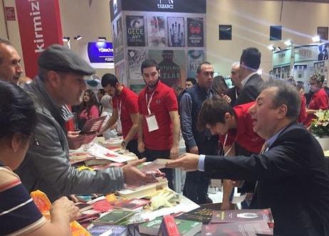 Gazeteci Sabahattin Önkibar'a TÜYAP'ta Saldırı: 'Bir Kitaba Bile Tahammül Edemeyen Zihniyet'