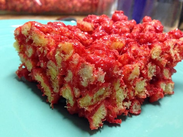 21. Marshmallow ve acı cips ile yaratılmış bir çeşit yiyecek.