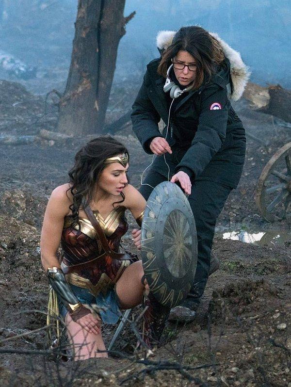 15. Gal Gadot, Wonder Woman çekimleri sırasında hamile olduğunu sakladı.