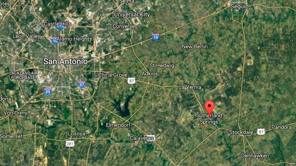 Saldırı San Antonio'nun güneydoğusundaki küçük bir kasabada bulunan vaftiz kilisesinde yaşandı.