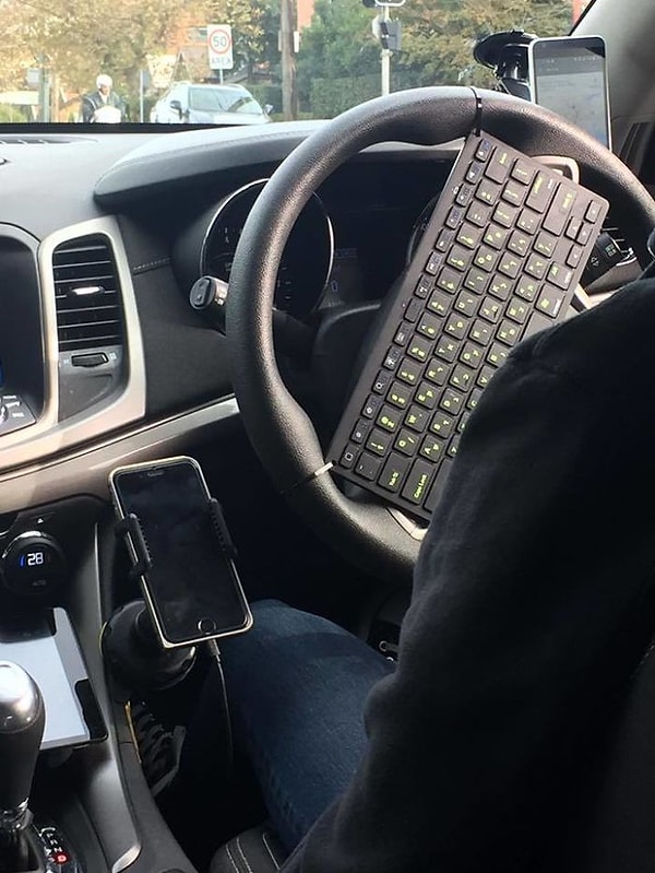 27. Когда ты работаешь в Uber, но экзамены близко...