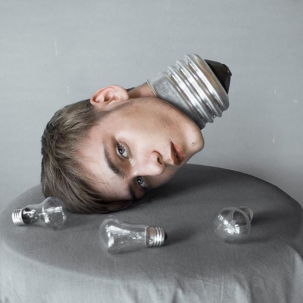 1. Андрей Тюрин - русский художник, обладающий непревзойденным талантом создавать фантастические и сюрреалистические произведения искусства, которые объединят две его страсти - фотографию и фотошоп.