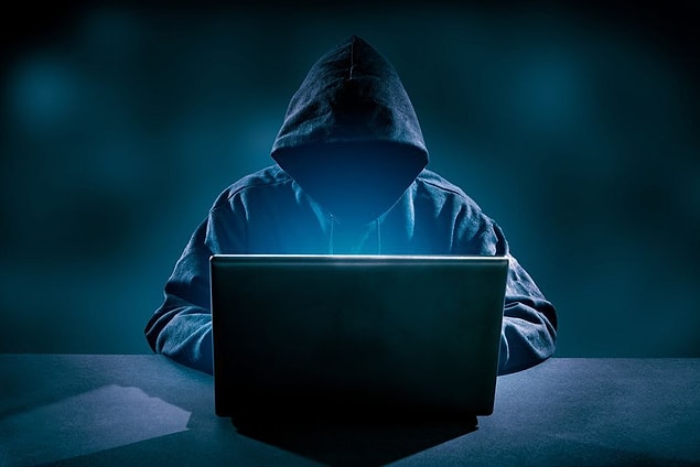Bir sibergüvenlik firması olan Rapid7’ın CEO’su olan Tod Bearsley’ye göre İnternet’te hacker’ların webcam’inize ulaşıp video kaydedebilmesine imkan tanıyan pek çok açık mevcut.