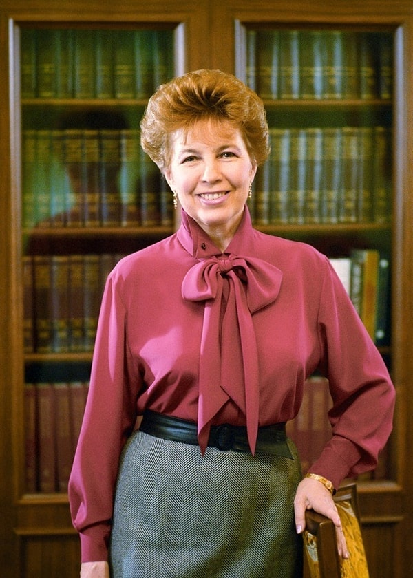 3. А вот Раиса Горбачёва - жена Михаила Горбачёва.