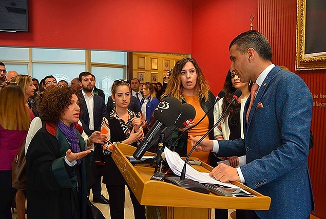 Baro bu yıl 'Dünya Emekçi Kadınlar Günü'nde başkanın kadın bir avukatı kürsüden itmesiyle gündeme gelmişti