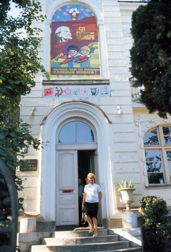 7. Праздничные плакаты к 50-летию Октября