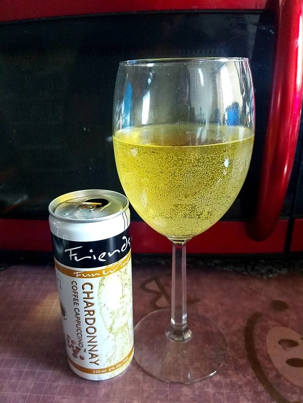 1. Эта баночка шардоне с ароматом кофе не вызывает никаких чувств, кроме замешательства