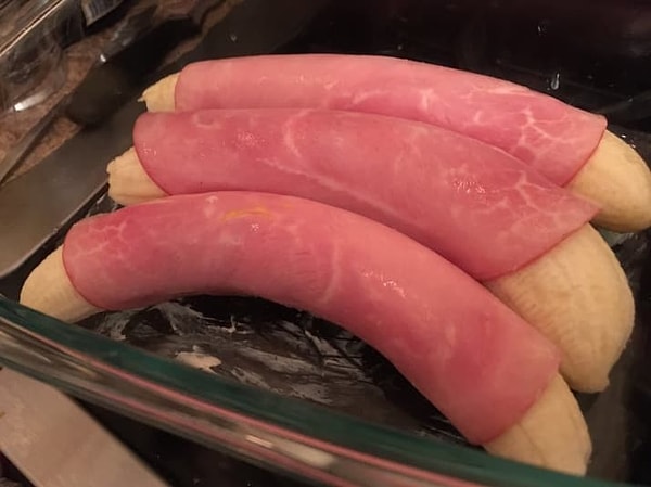 5. Извращенная версия сосиски в тесте: банан в ветчине!