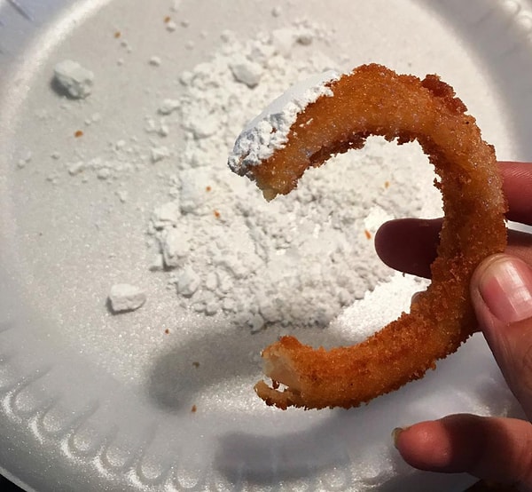 13. Луковые кольца в кляре и сахарная пудра