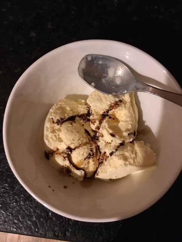 17. Соевый соус поверх ванильного мороженого. Люди, да что с вами не так?!