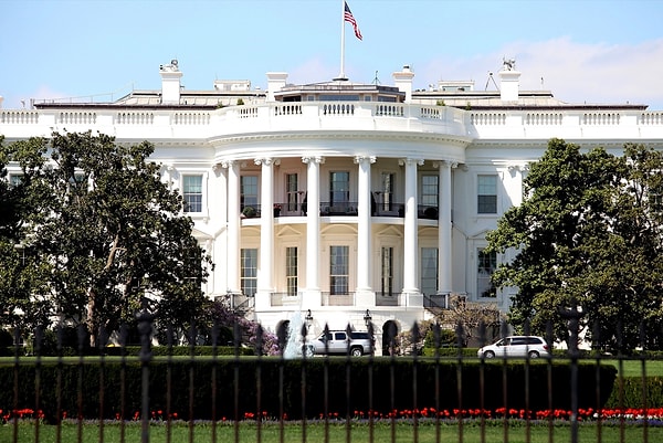 13. Семья новоизбранного президента не может переехать в Белый дом раньше, чем 20 января