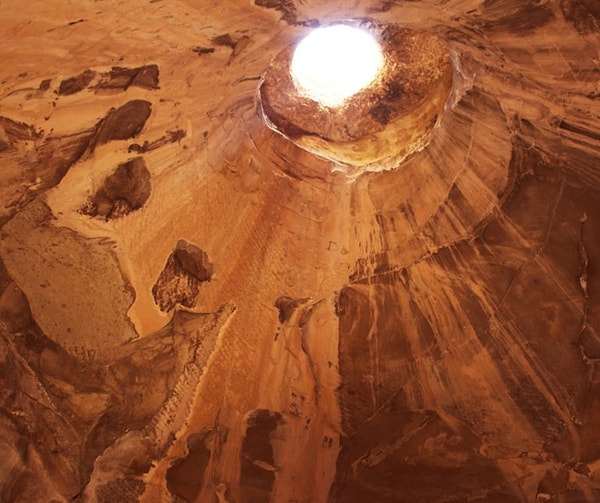 6. Если вы проделаете в Земле тоннель и прыгните в него, то долететь до другого конца Земли займёт у вас 42 минуты и 13 секунд.