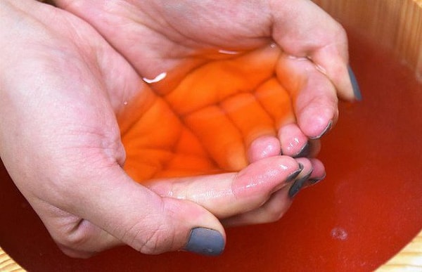 6. И как им вообще пришло такое в голову?! Это же все равно что купаться в курином бульоне!