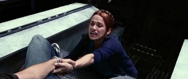 12. Страх того, что ремешок вашей обуви попадёт в эскалатор, и вас начнёт засасывать вместе с ним.