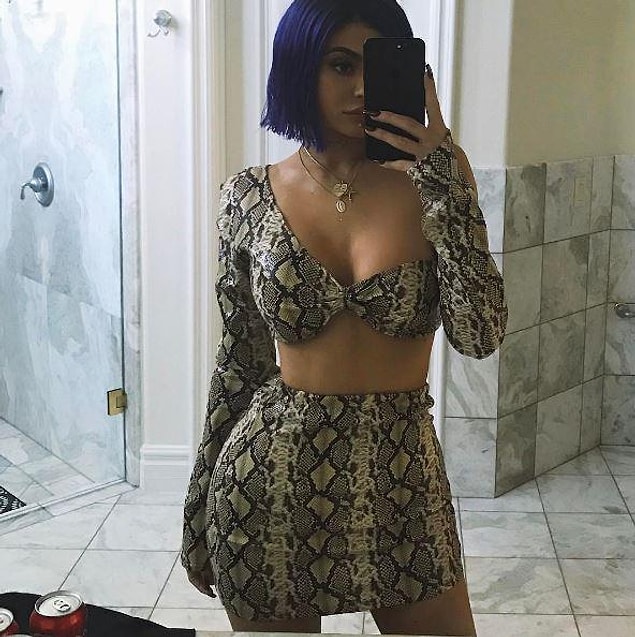Sonraki 24 saat içinde kendi rekorunu kırarak bambaşka bir görünüme büründü Kylie! 😆